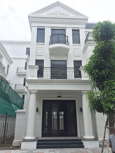 Thầy Huyến xem phong thủy chọn mua biệt thự Vinhomes cho khách